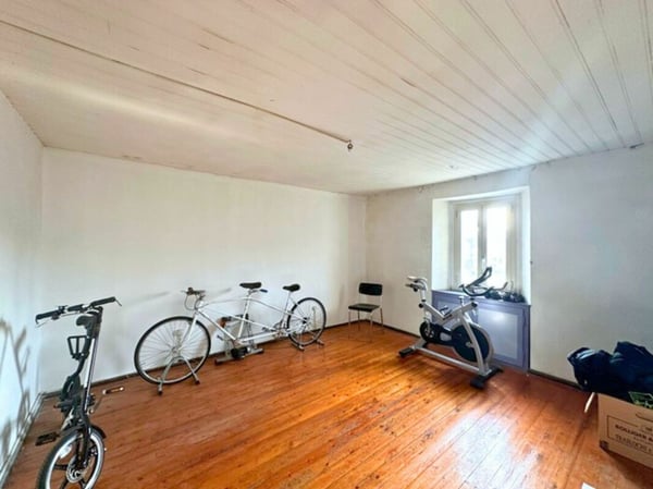 Interessante complesso abitativo da ristrutturare con corte privata e piccolo giardino 9