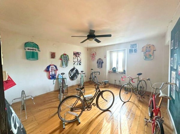 Interessante complesso abitativo da ristrutturare con corte privata e piccolo giardino 10