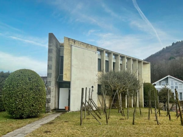 Casa unifamiliare su tre livelli con terrazza panoramica e giardino