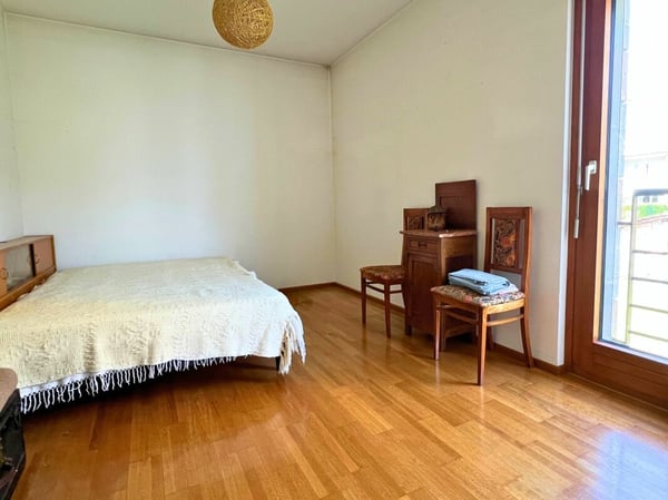 Grande villa uni-bifamiliare su tre livelli con giardino 12