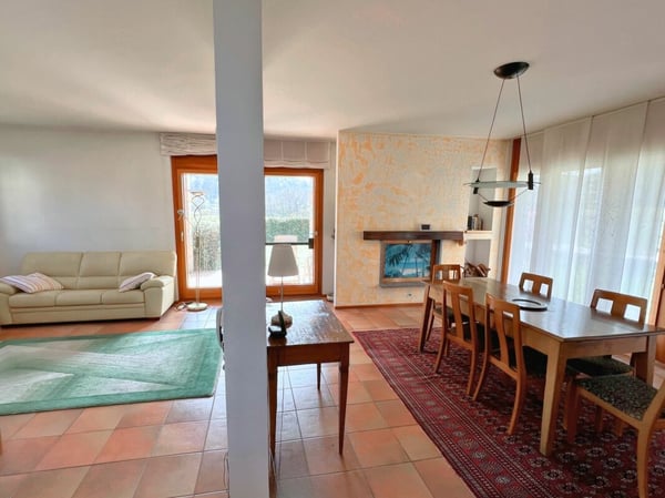 Grande villa uni-bifamiliare su tre livelli con giardino 3