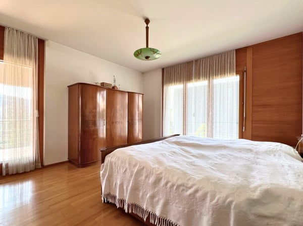 Grande villa uni-bifamiliare su tre livelli con giardino 6