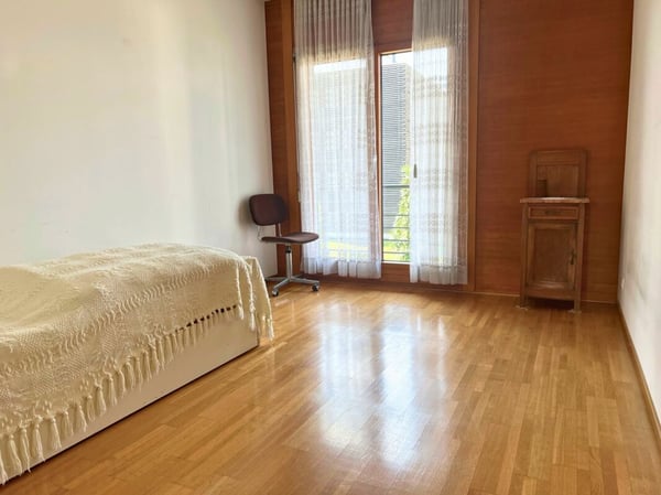 Grande villa uni-bifamiliare su tre livelli con giardino 11