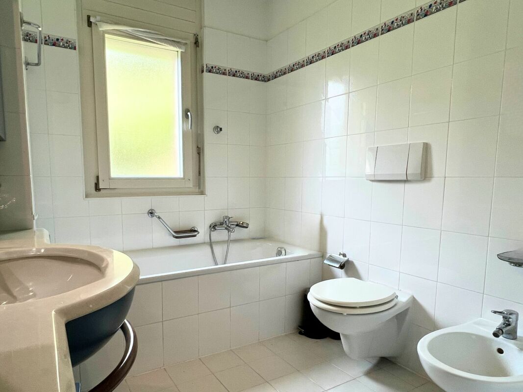 Casa unifamiliare moderna, con terrazza e giardino privato