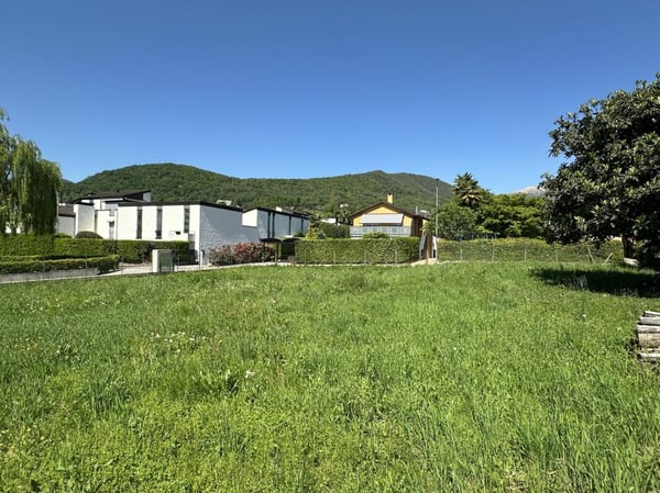 Terreno edificabile di 1180 mq, pianeggiante, soleggiato e servito 5