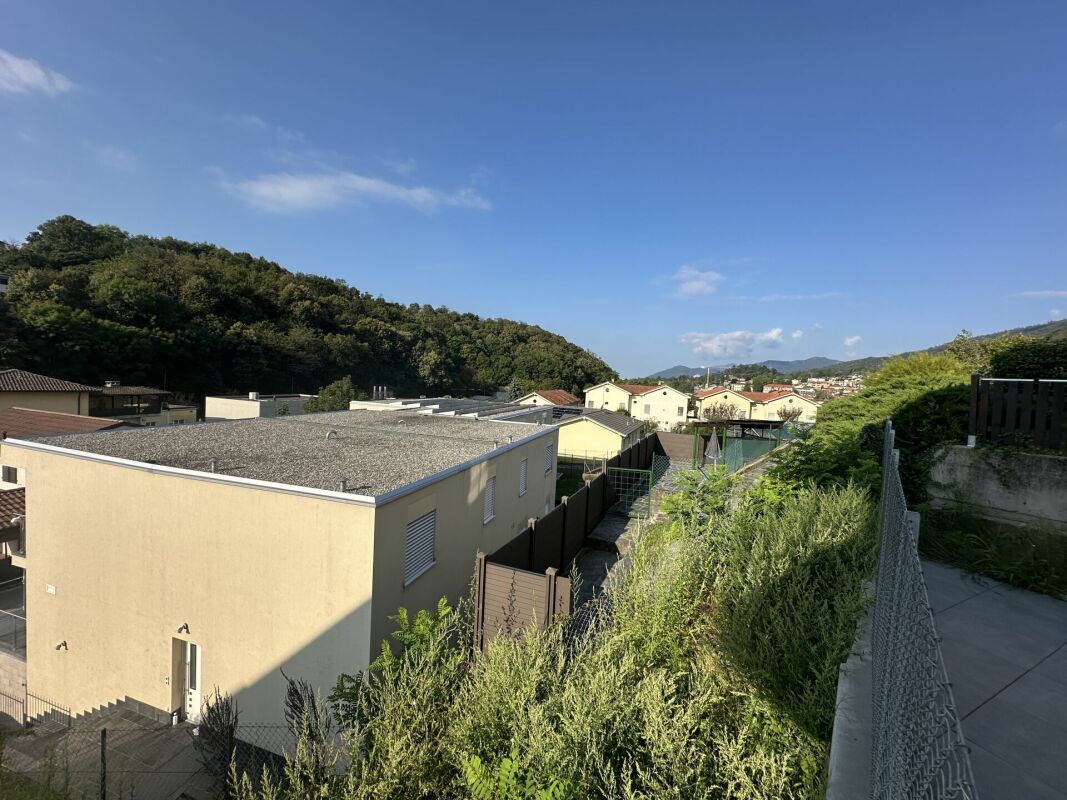 Nuovo e moderno appartamento di 3.5 locali con giardino privato e terrazza Mendrisio Arzo