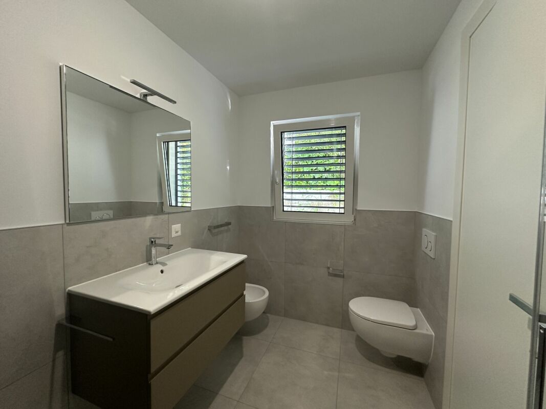 Nuovo e moderno appartamento di 3.5 locali con giardino privato e terrazza Mendrisio Arzo