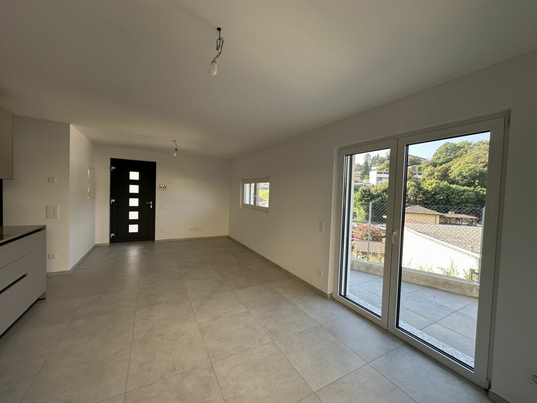 Nuovo e moderno appartamento di 3.5 locali con giardino privato e terrazza Mendrisio Arzo