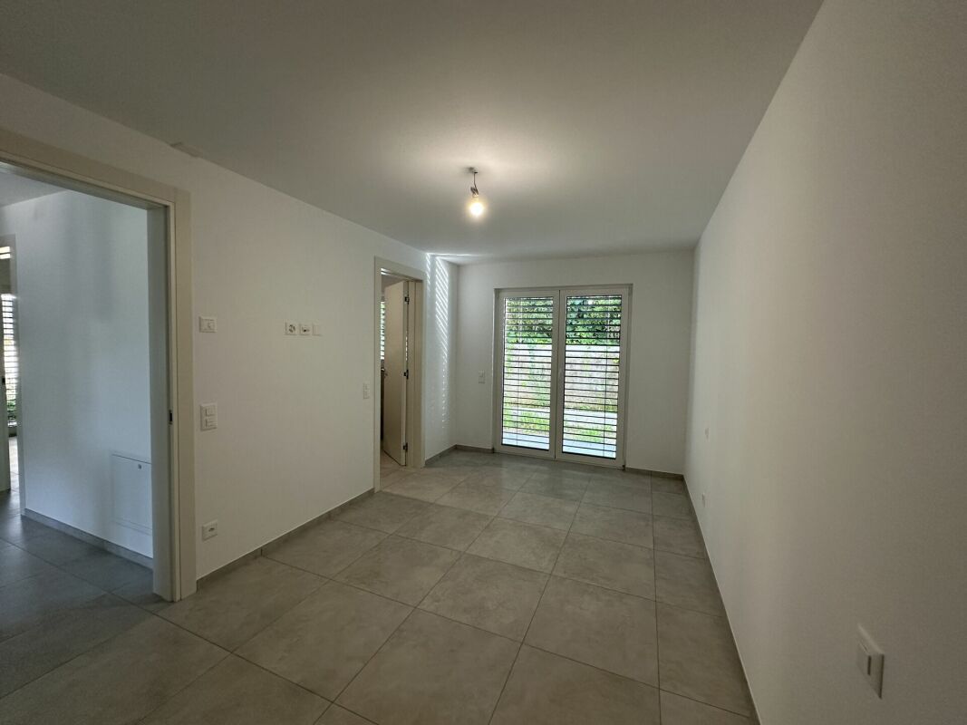 Nuovo e moderno appartamento di 3.5 locali con giardino privato e terrazza Mendrisio Arzo