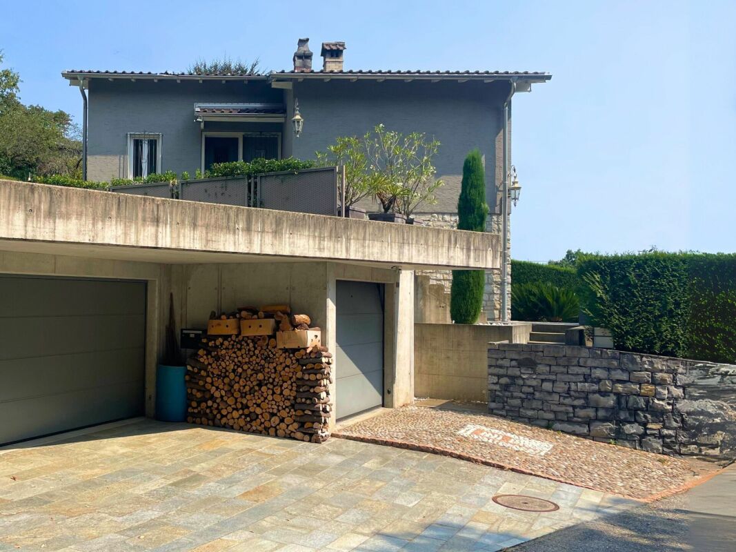 Casa unifamiliare ristrutturata con giardino e vista panoramica