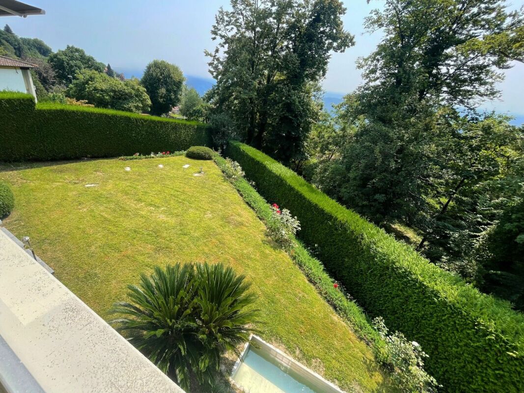 Casa unifamiliare ristrutturata con giardino e vista panoramica