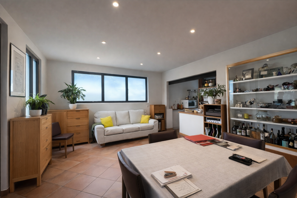 Casa unifamiliare con rustico, ampio giardino e piazzale privato