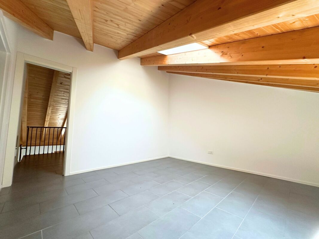 Caratteristico appartamento duplex di 3.5 locali, ultimo piano