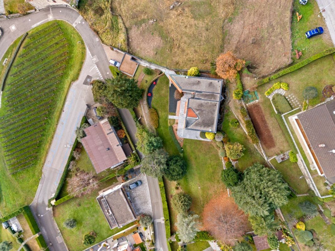 Splendida villa con ampio giardino e vista
