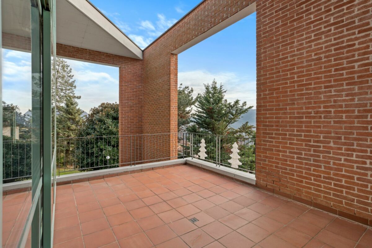 Splendida villa con ampio giardino e vista