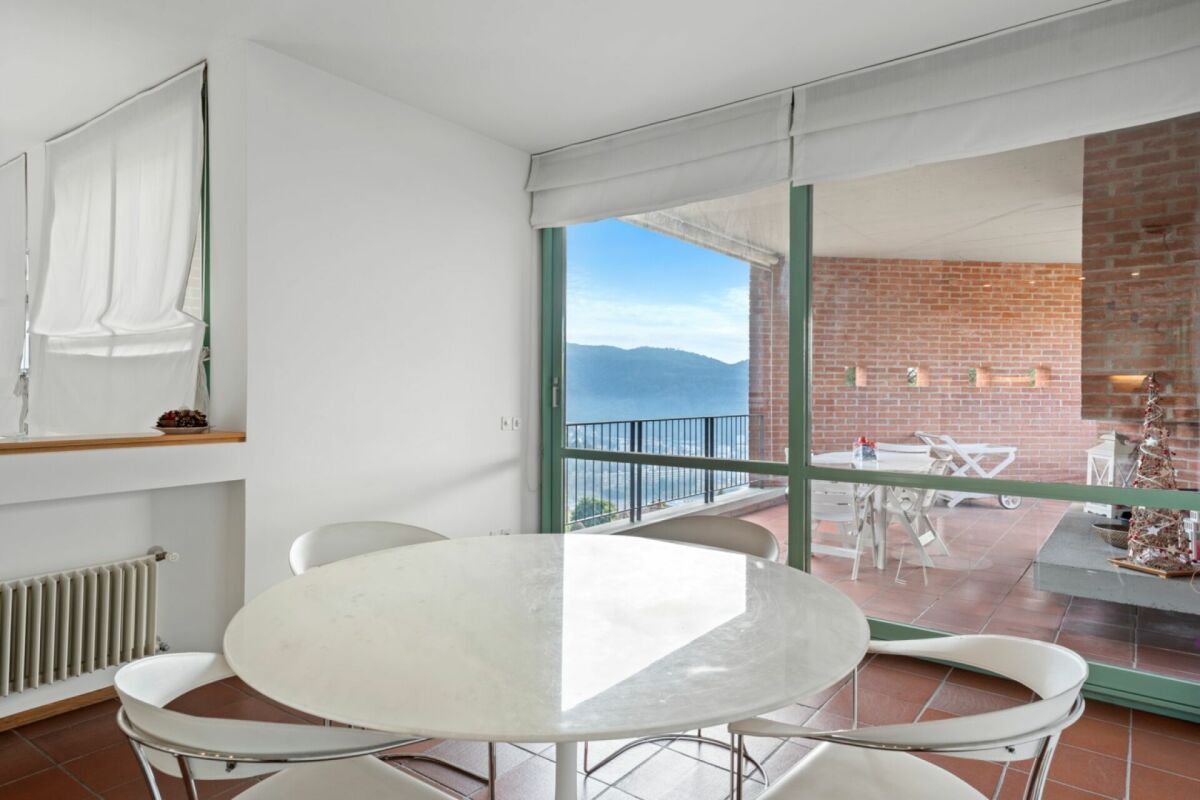 Splendida villa con ampio giardino e vista