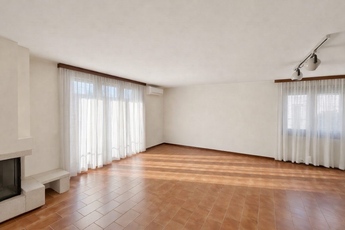 Casa unifamiliare con giardino e vista aperta