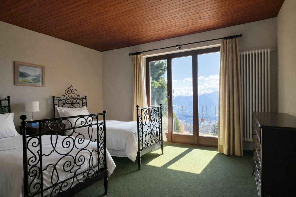Ampia villa nel verde con piscina, vista panoramica e oltre 7'000 mq di terreno