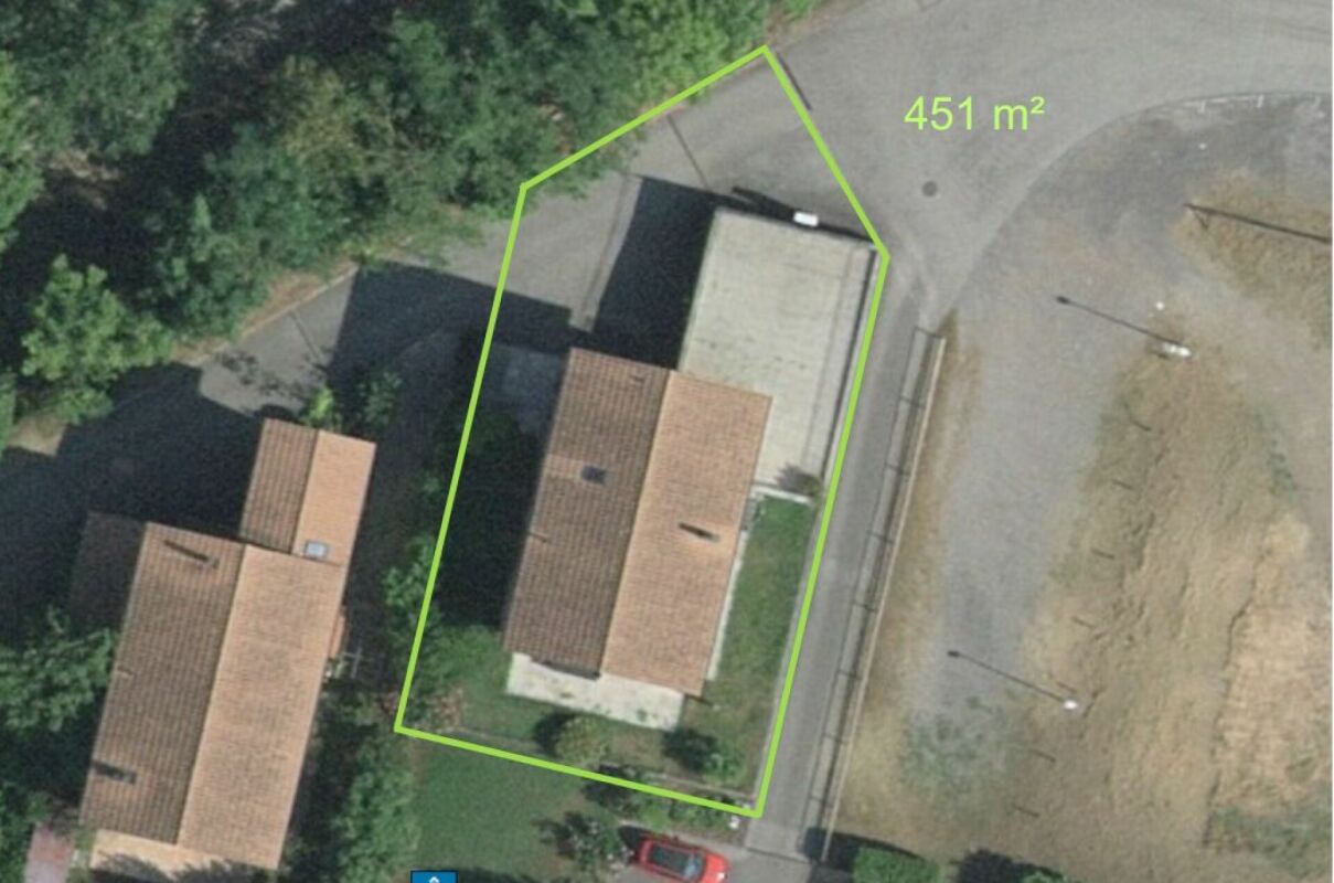 Interessante casa unifamiliare nel verde, con grande locale hobby/garage e parziale vista lago
