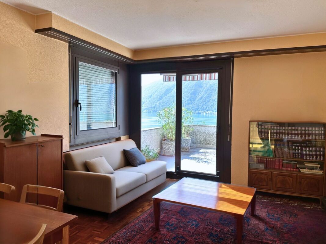 Interessante appartamento di 5.5 locali con grande terrazza e splendida vista lago