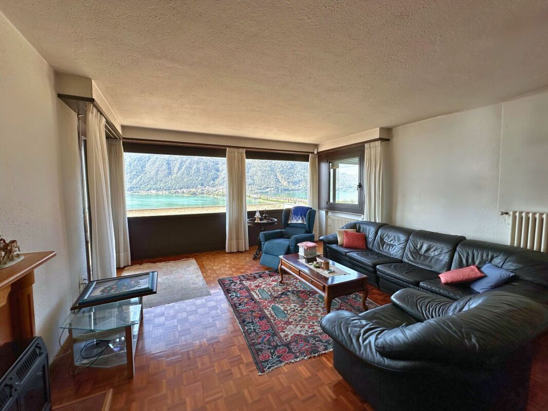 Interessante appartamento di 5.5 locali con grande terrazza e splendida vista lago