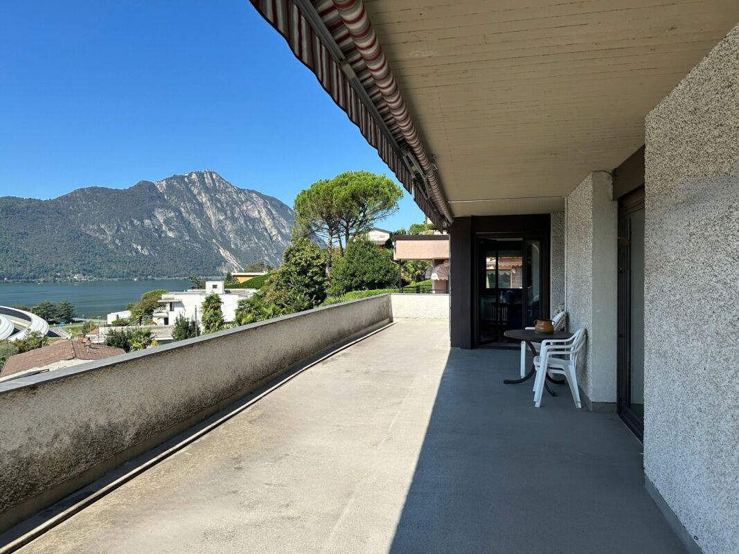 Interessante appartamento di 5.5 locali con grande terrazza e splendida vista lago