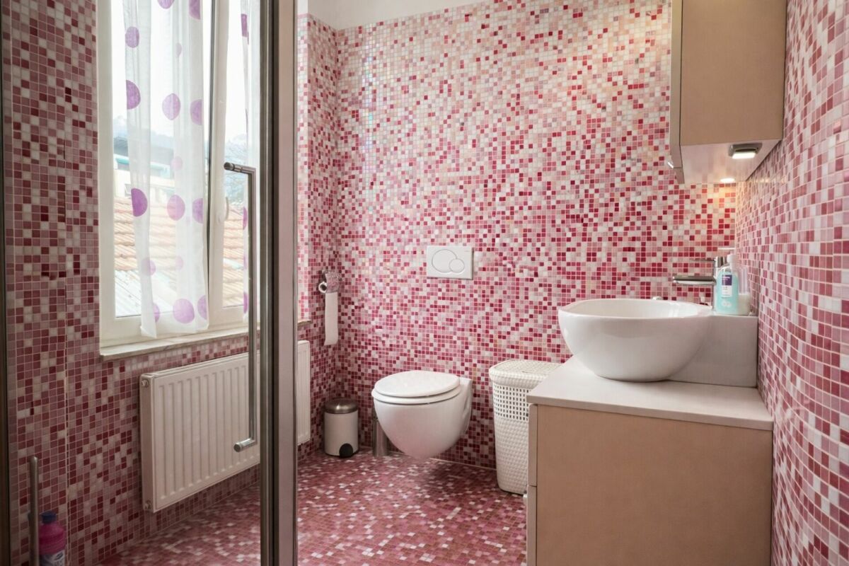 Ampia casa plurifamiliare con autorimessa a Balerna