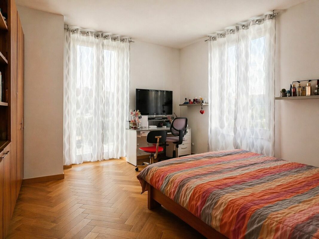 Ampia casa plurifamiliare con autorimessa a Balerna