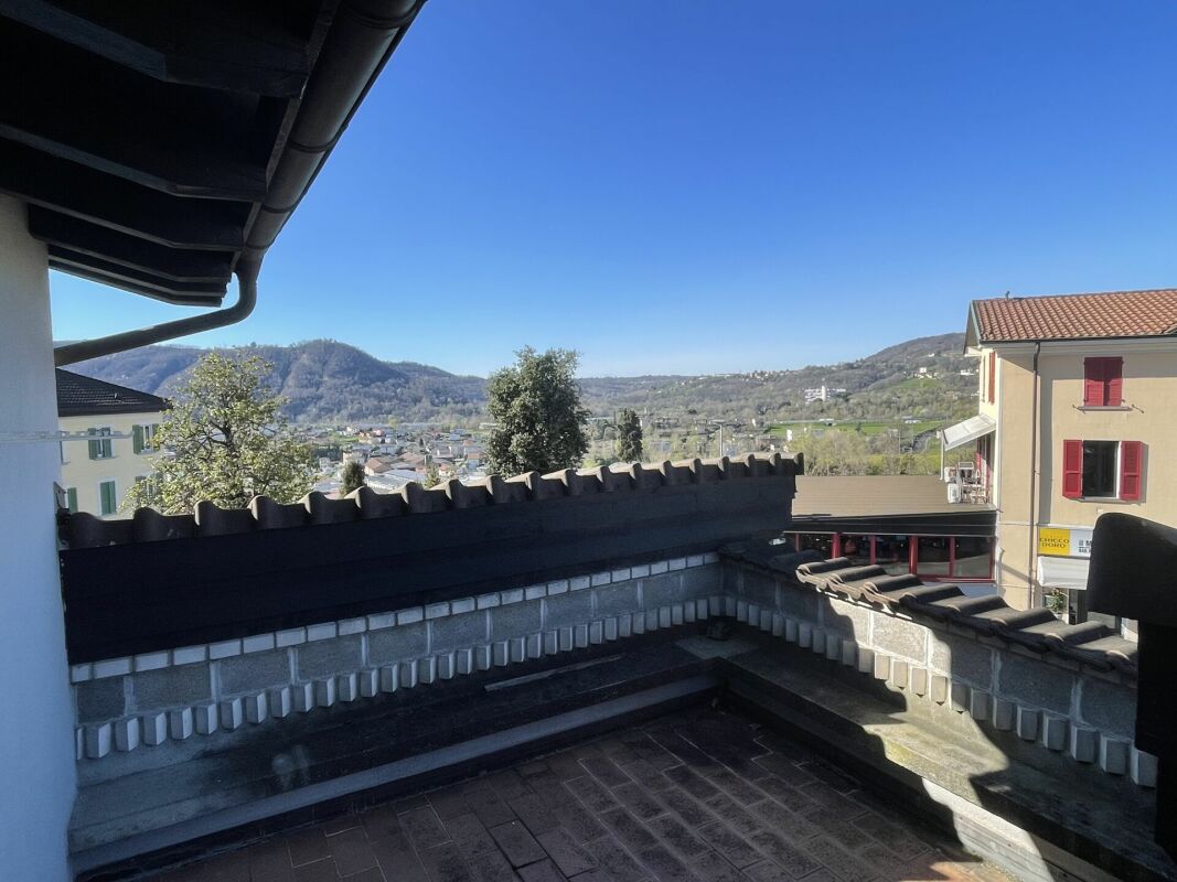 Interessante casa unifamiliare con appartamento indipendente e giardino