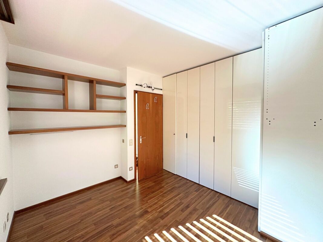 Signorile casa gemella nel verde e con vista aperta