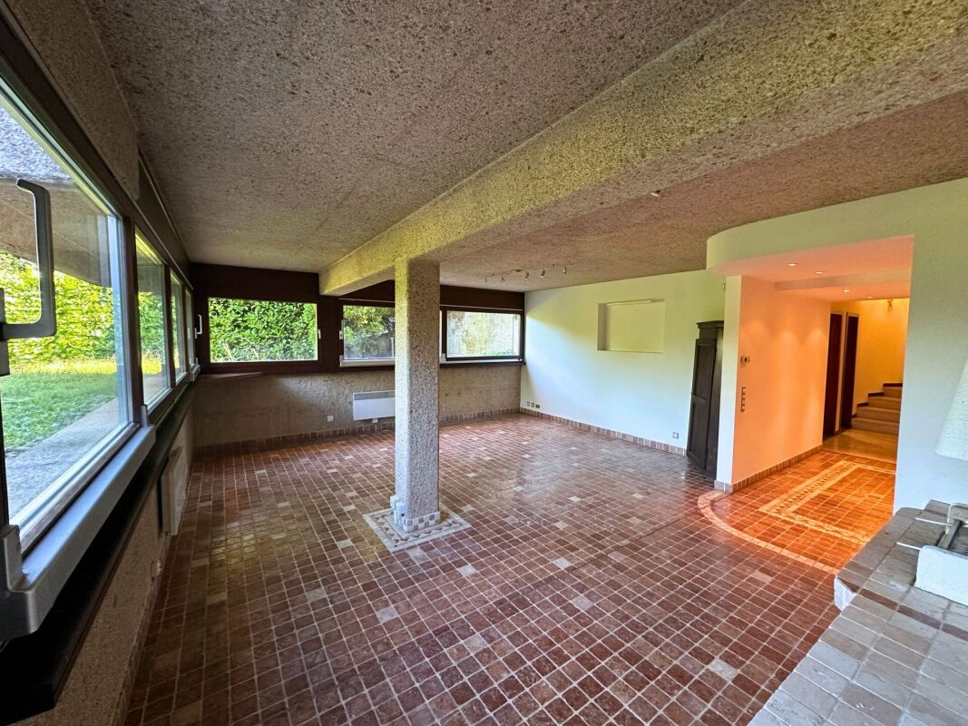 Signorile casa gemella nel verde e con vista aperta
