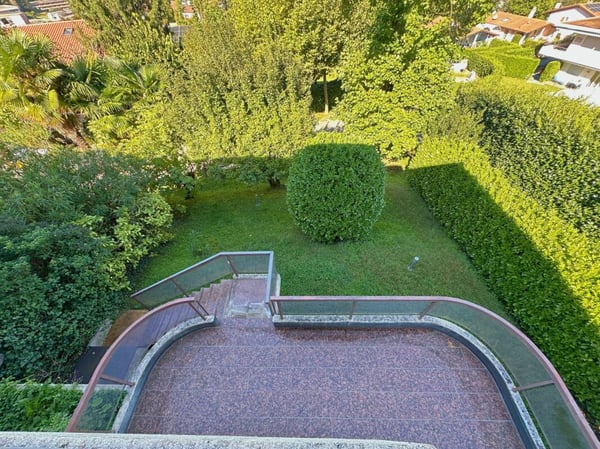 Signorile casa gemella nel verde e con vista aperta 23