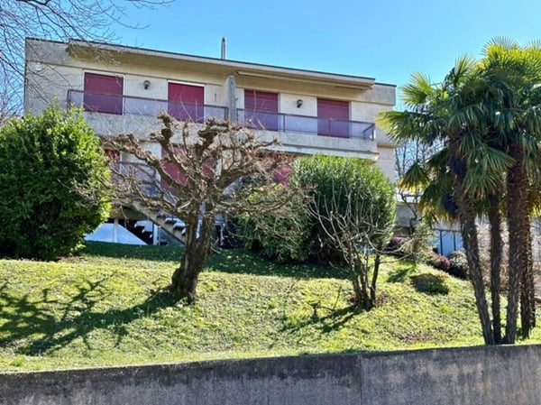 Signorile casa gemella nel verde e con vista aperta 24