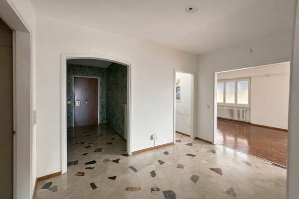 Grande e luminoso appartamento di 5.5 locali, ultimo piano, vista aperta 9
