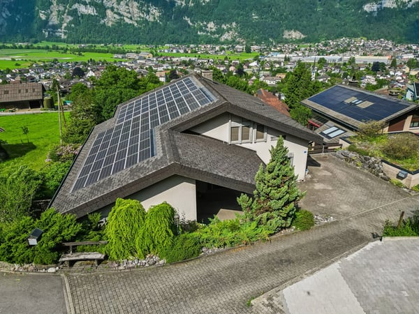 Grosszügiges 6-Zimmer-Einfamilienhaus in Glarus Nord – Wohnen mit Weitblick 2