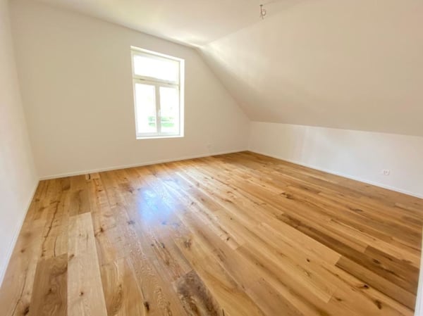 Geräumige 6.5-Zimmer-Wohnung mit Balkon und Weitsicht 2