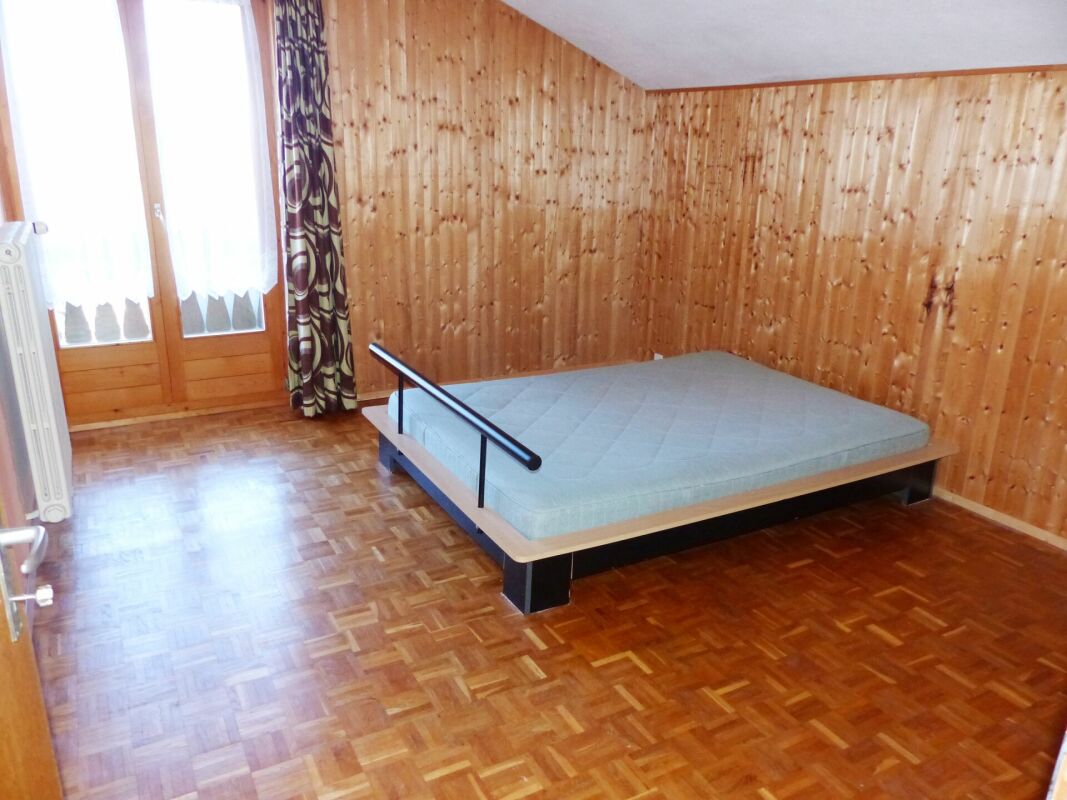 GROSSES EINFAMILIENHAUS MIT POTENZIAL