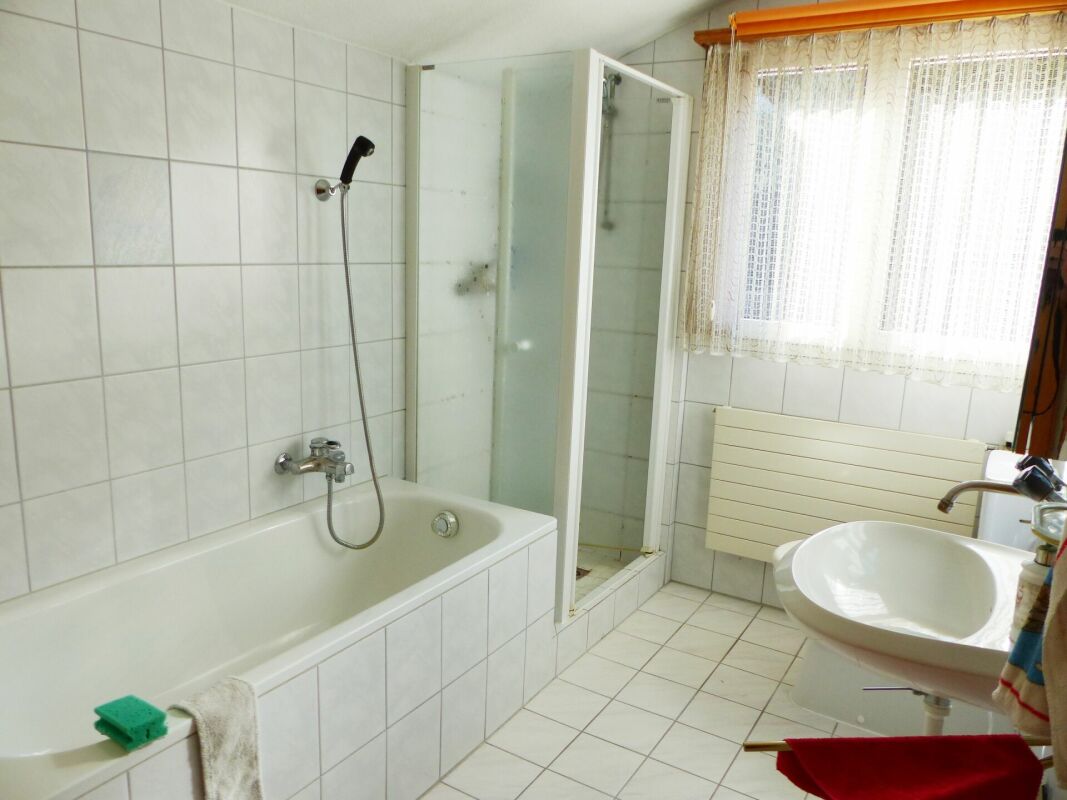 GROSSES EINFAMILIENHAUS MIT POTENZIAL