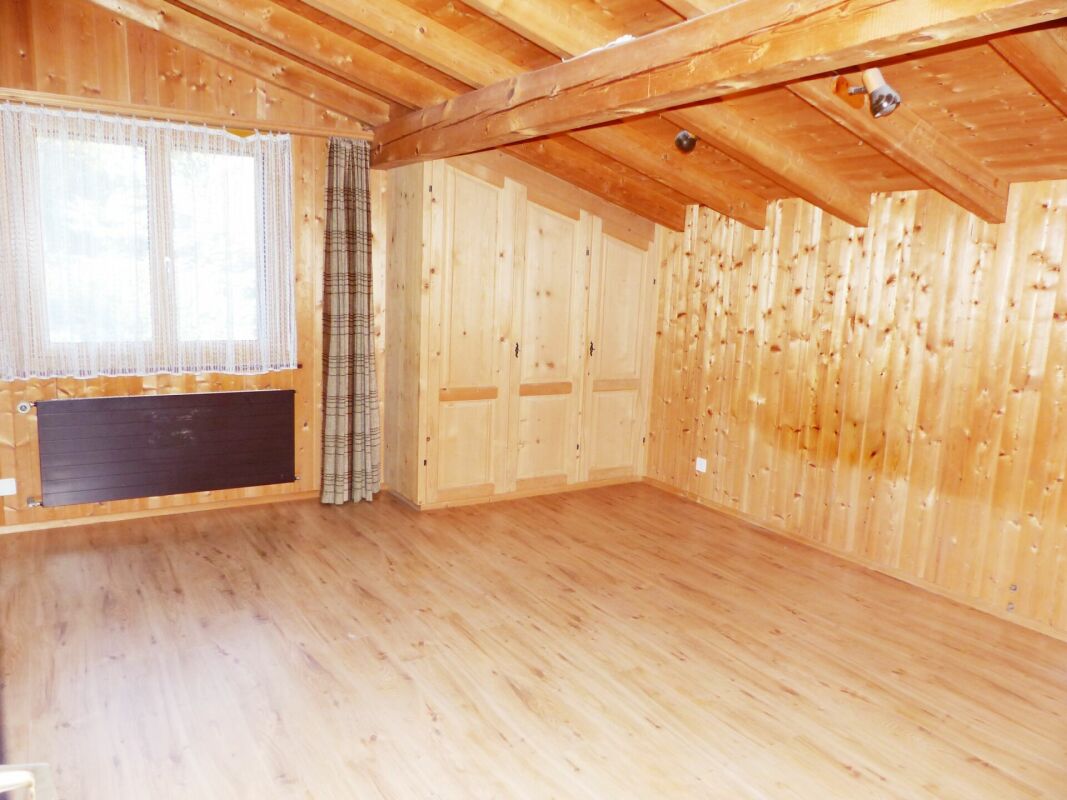 GROSSES EINFAMILIENHAUS MIT POTENZIAL