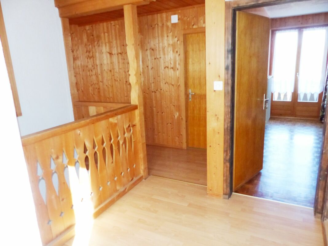 GROSSES EINFAMILIENHAUS MIT POTENZIAL