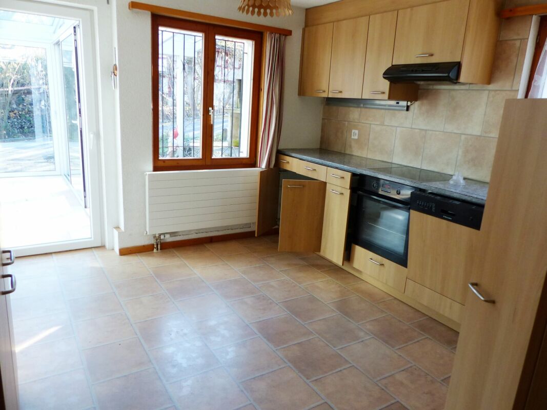 GROSSES EINFAMILIENHAUS MIT POTENZIAL