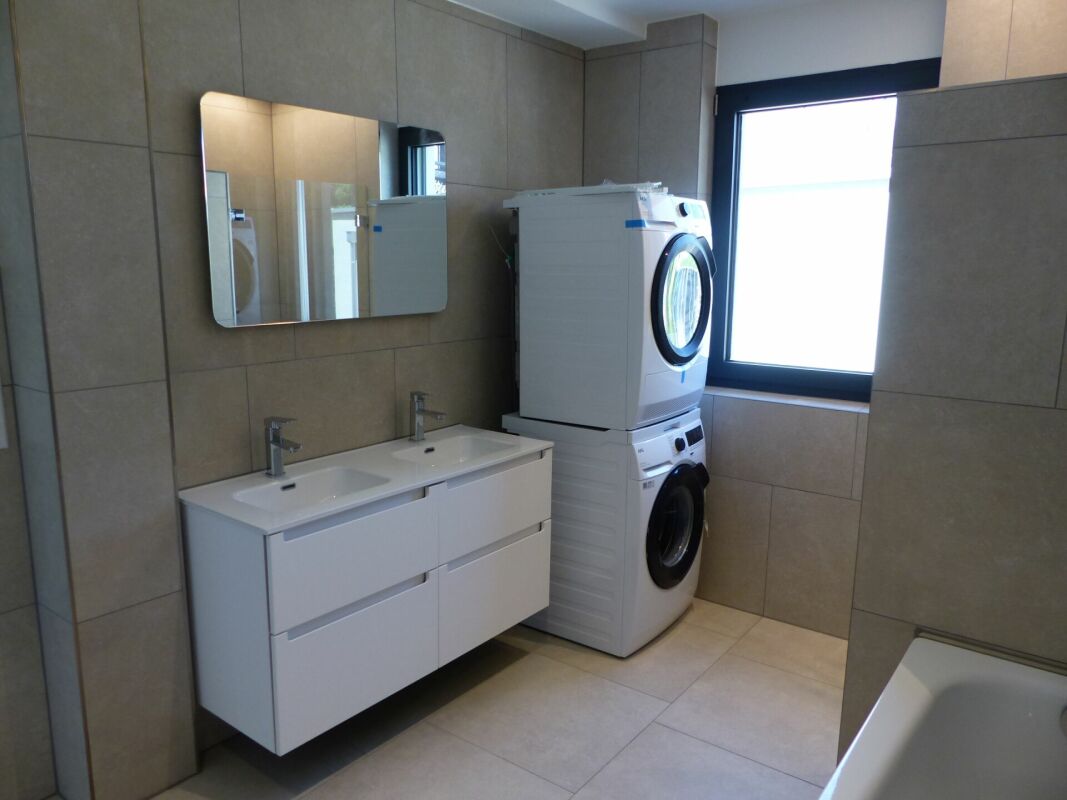 ATTRAKTIVE 4.5 ZIMMER-ATTIKA ZUM MIETEN / NEUBAU