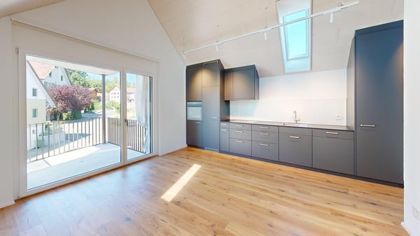 Erstvermietung 2.5 Zimmer-Dachwohnung ca. 65 m2 in 2-Familienhaus