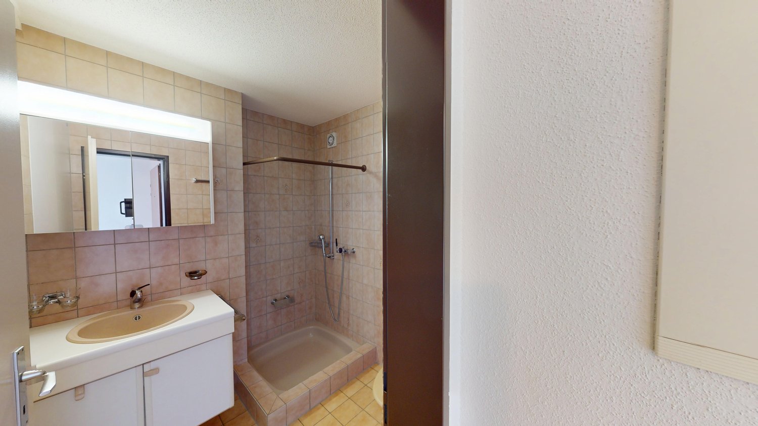 Immobilie in Berikon - Die Gelegenheit: grosszÃ¼gige 4.5-Zimmerwohnung mit Renovationspotenzial und sonnigem Balkon - Bild 5