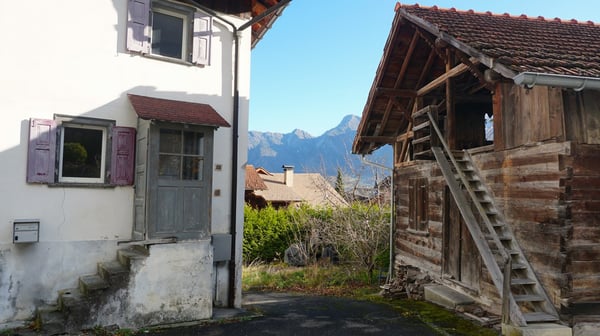 Untervaz - Zweifamilienhaus mit Schopf / Baugrundstück 3