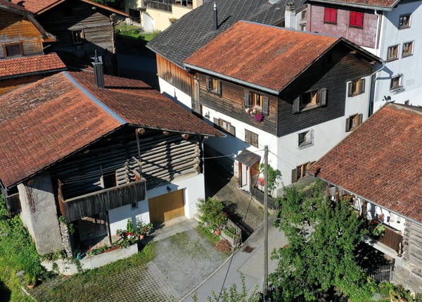 Trin Digg - 6.5-Zimmer-Einfamilienhaus mit Stall/Garage und Gartengrundstück (Bauland) 1