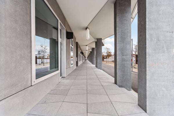 An der Esplanade: Bürofläche mit Balkon und Ausblick 8