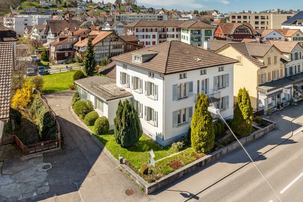 Zeitloser Charme trifft neue Möglichkeiten - Historische Villa im Herzen von Flawil 2