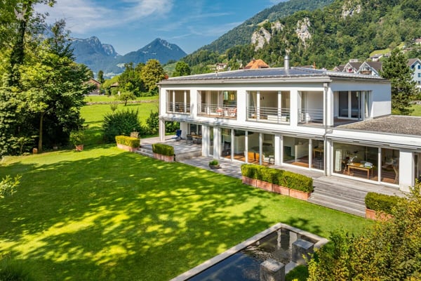 Licht, Luft, See: Exklusive Villa mit Seeanstoss und altem Baumbestand 6