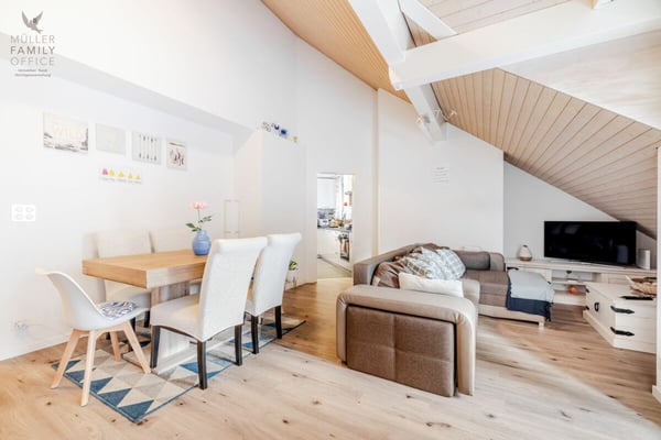 Lichtdurchflutete 1 1/2 Zimmer-Dach-Maisonette-Wohnung mit Nähe zur Natur und bester Infrastruktur 2